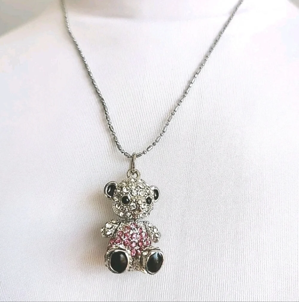 Silver-toned Chrystal/Rhinestone Teddy Bear Pendant Necklace With Movable Head S